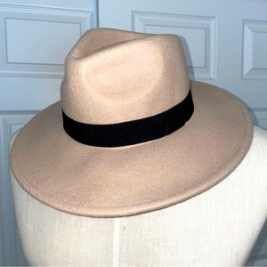 100% wool hat ⭐️